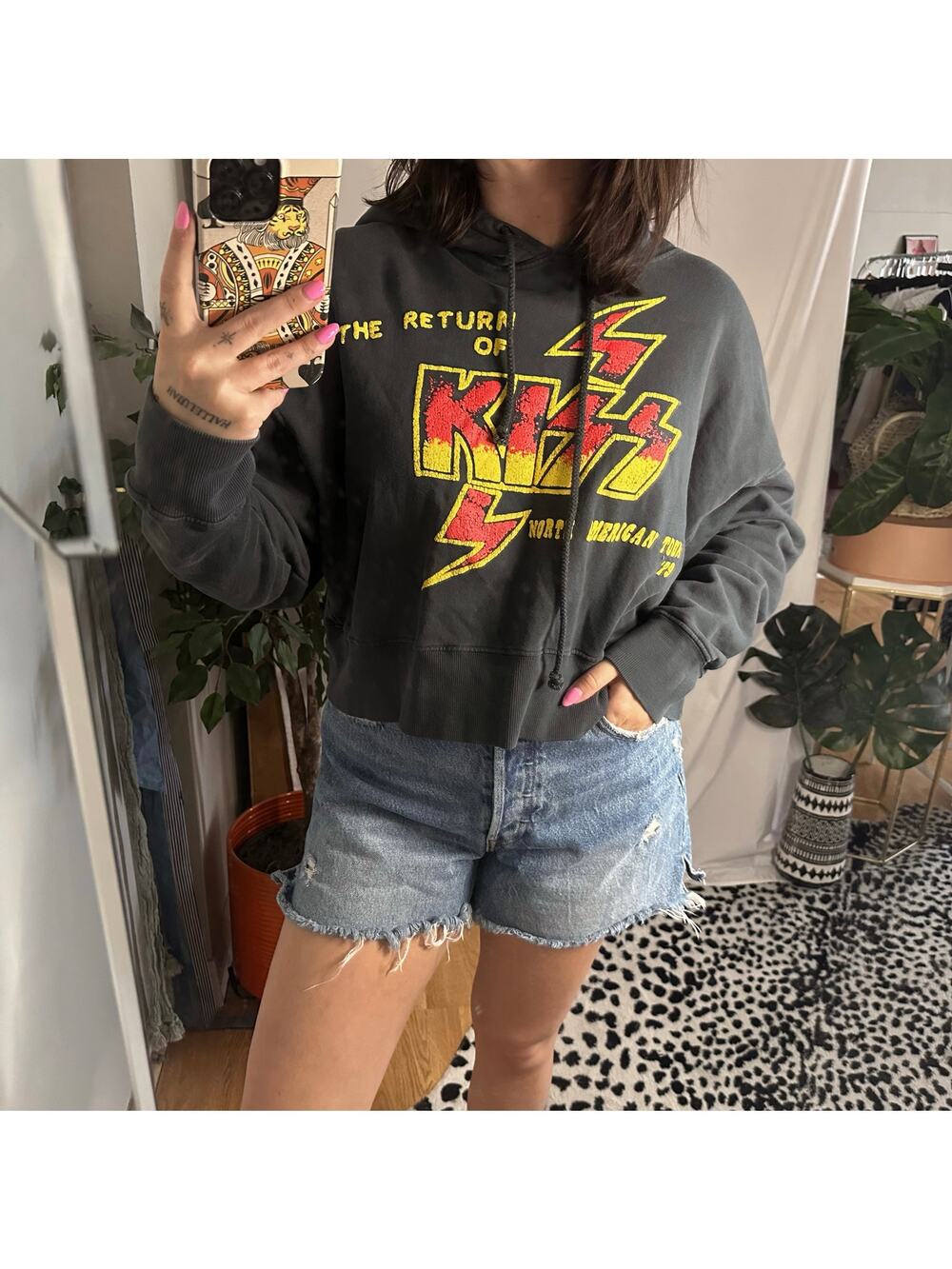 Daydreamer The Return of the Kiss Cropped Hoodie in Vintage Black Size Medium